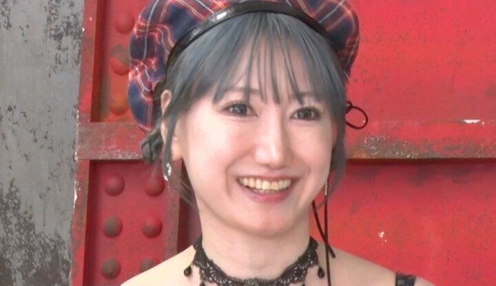 【写真・画像】ショーパン履きこなす年齢不詳の美脚美女の年齢をみちょぱが予想「めちゃくちゃ足綺麗だけど、人生を感じる」 1枚目