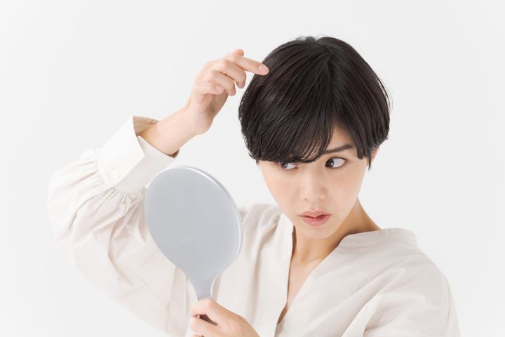 頭皮の乾燥によるかゆみやフケを改善するには？（画像はイメージ）