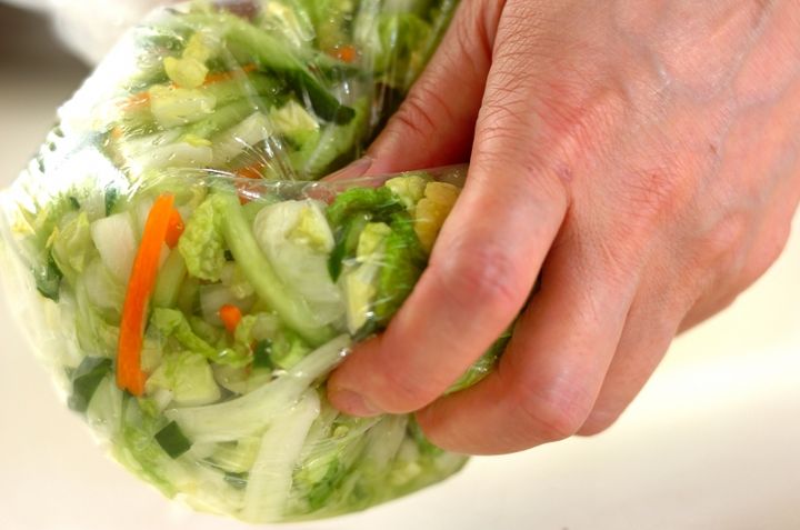 白菜とカマボコの和風コールスローの作り方1