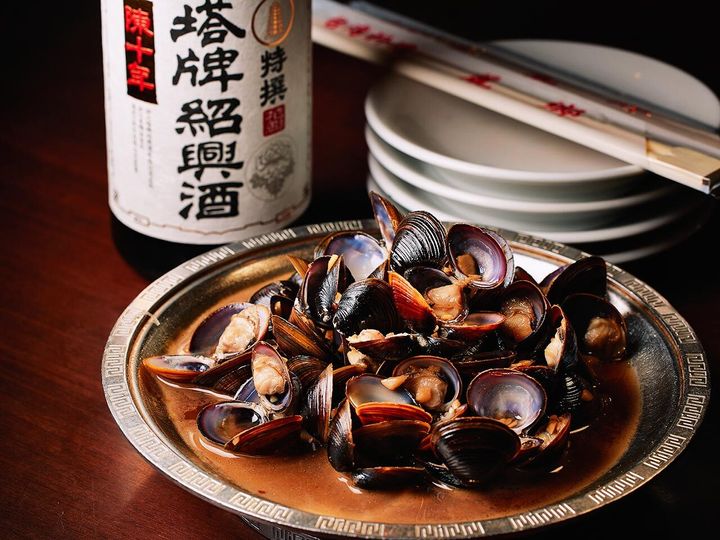 渋谷『台湾料理 麗郷 渋谷店』の「海蜆」、紹興酒