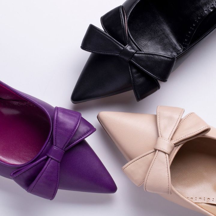 チコテスフラット（ヒール 1cm）¥156,200／MANOLO BLAHNIK（ブルーベル・ジャパン 03-5413-1050）