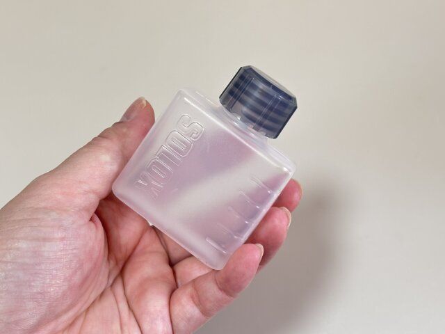 SOLOX 収納に便利で転がらないオイルボトル