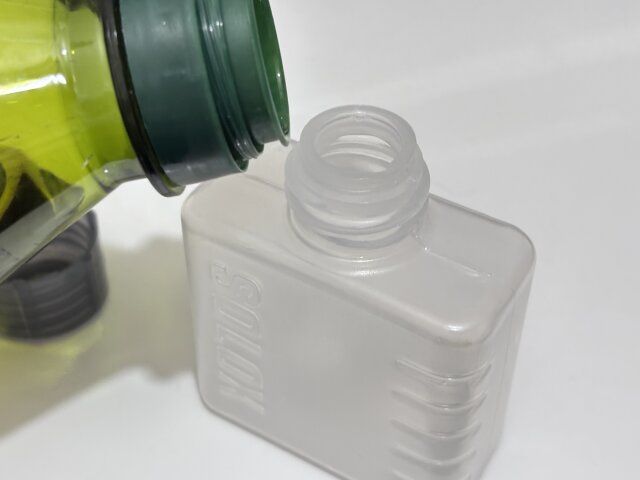 SOLOX 収納に便利で転がらないオイルボトル 詰め替え