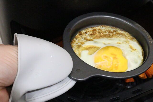 セリアのグリルプレートで目玉焼きを作る