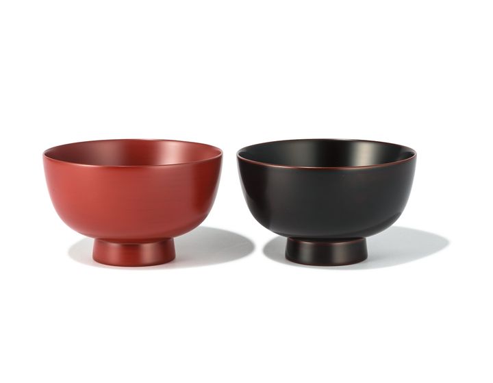 愛用し続けることで日々、艶が増していく汁椀