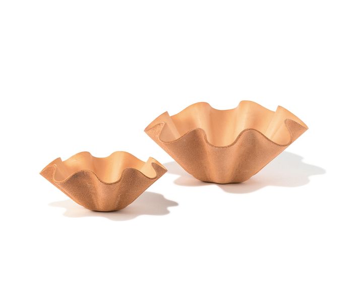 花や貝殻を思わせる小物入れ