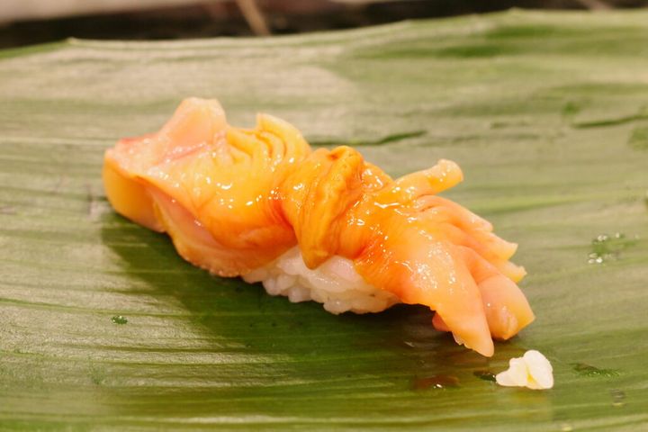 こんにちは、年間600軒のレストランや酒場を食べ飲み歩き、グルメ情報を発信しているグルメハンターのハツです。