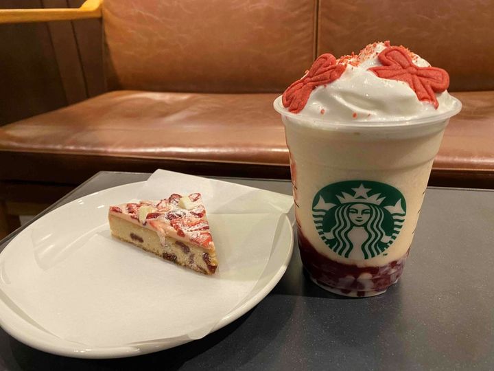 生地にぎっしり詰まったナッツやドライフルーツが美味！