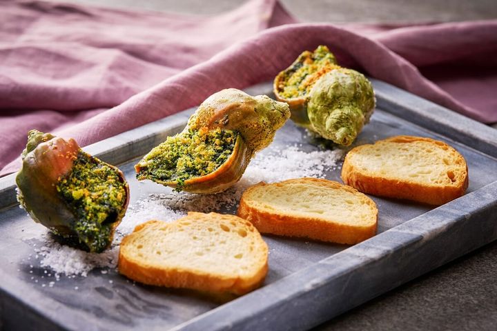 苫小牧産つぶ貝のブルゴーニュ風