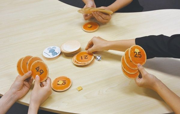 【東京都文京区】算数知育カードゲーム「九九パンケーキ」が発売＆数学のお兄さんとの記念企画が開催