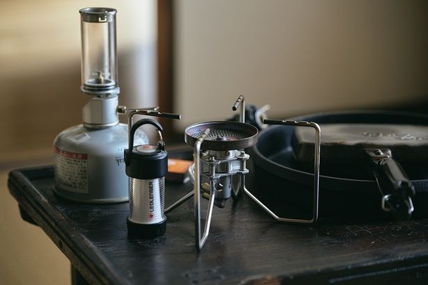 キャンプ用品も暮らしの中で日常的に使用している （C）深尾 双葉／KADOKAWA