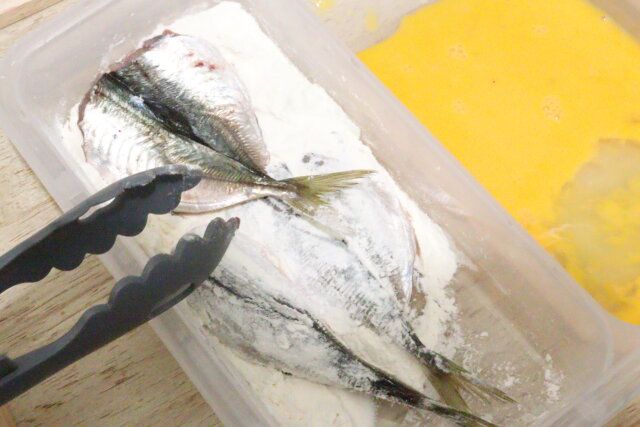 キャンドゥの小麦粉がこぼれない揚げ物らくトレー