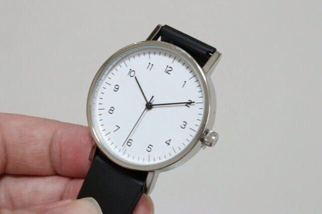 ダイソーのシンプルデザインウォッチ