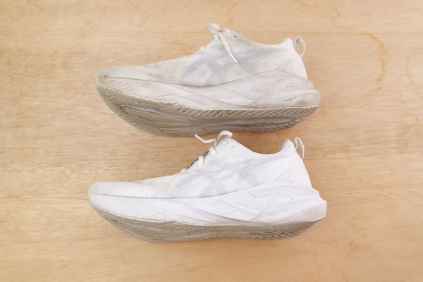 “黄ばみ戻り”を防止する液体スニーカークリーナーが登場。クリーニング店のプロが開発！