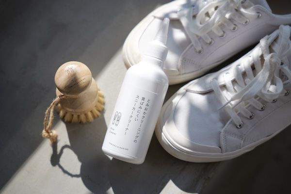 “黄ばみ戻り”を防止する液体スニーカークリーナーが登場。クリーニング店のプロが開発！