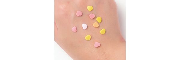 リッチなテクスチャーということもあり、10枚のシュガーが付着。肌の表面に残ってコートするクリームといえる。