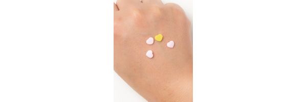 乾燥した肌に広がって、しっかり潤いを与えてくれる感覚。付着したシュガーは４枚で、ベタつき感は少ない。