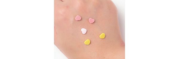 葉をオイル抽出したエキスと蒸留水の二層式だけあって、しっとり感が高い。シュガーは5枚と乳液なみの枚数。