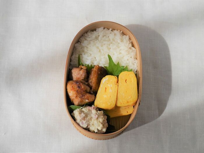 お弁当の詰め方が上手になる！まずは〈ご飯の入れ方〉を変えるだけで♪