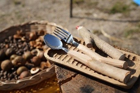 アブラヤマーケット ナイフと削り馬でカトラリーや色鉛筆作り