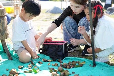 アブラヤマーケット ツルでリース枠作りのお手伝い
