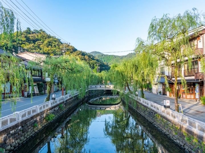 All About ニュース編集部が全国250人を対象に実施した温泉地に関するアンケートの調査結果から、老後に行きたいと思う「兵庫県（有馬・六甲・播磨・但馬エリア）の温泉地」ランキングを発表！ 2位「城崎温泉」を抑えた1位は？