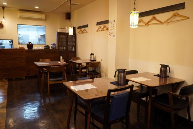 一輩子吉華 店内 テーブル席