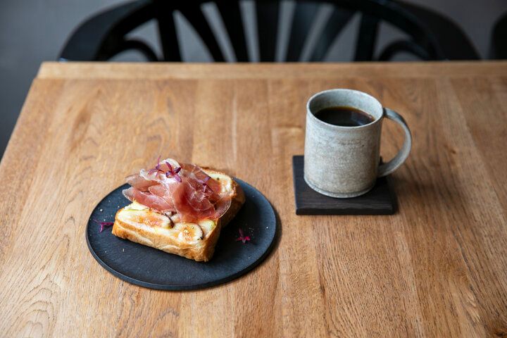 本所吾妻橋のブックカフェ「ORAND」で味わう、トーストとスイーツの静かなひととき♪