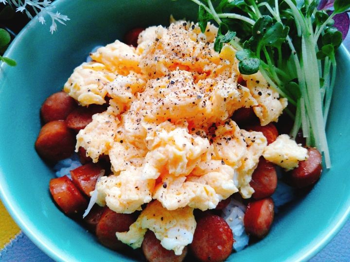 たまらなく美味しい!!簡単だけどご褒美飯に。激旨ウインナー丼