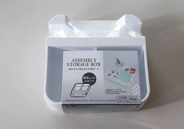 ダイソー 卓上収納ケース（組み立てタイプ、携帯＆メモスタンド） パッケージ