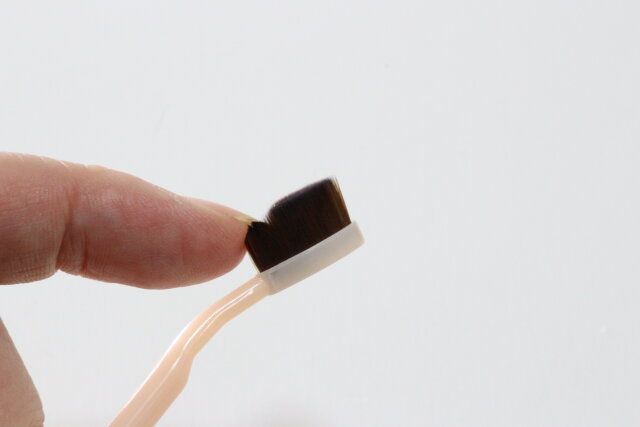 アイブロウブラシ 歯ブラシ型 毛先