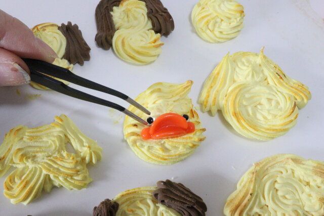 ダイソーのくちばしセット（クリスタルアイ）でデコレーションする