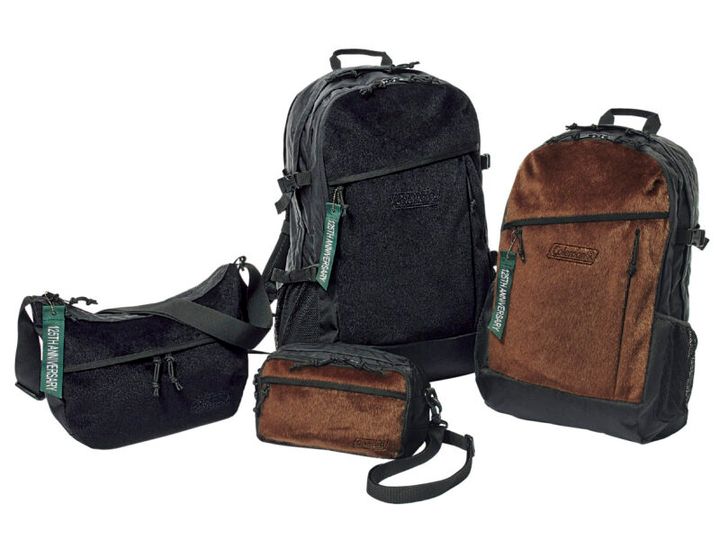 右から_パッド入りショルダーベルトでストレスフリーに背負えるバックパック。２サイズ展開。［H45×W31×D20］¥9,900、［H51×W34×D22］¥11,990、ウエストポーチもリフレクター付き。［H15×W24×D７］¥4,950、定期入れなどをつけておくのに便利なエラスティックコード付きショルダーバッグ。［H25×W35×D12］¥5,940（すべてコールマン／コールマン カスタマーサービス）