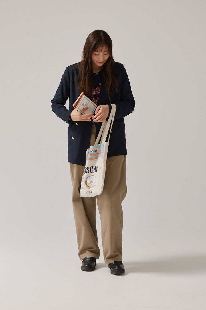 《ユニクロ》のチノパンは高身長にもぴったり！紺ブレで品よく着こなし【FUDGE FRIEND おしゃれさんの毎日コーディネート vol.613｜RAN】