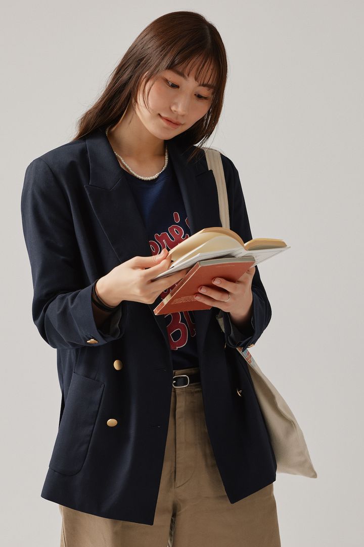 《ユニクロ》のチノパンは高身長にもぴったり！紺ブレで品よく着こなし【FUDGE FRIEND おしゃれさんの毎日コーディネート vol.613｜RAN】