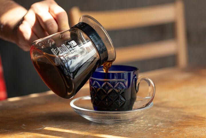 江戸切子のカップで味わう自家焙煎コーヒーと、ビター＆スイートな手作りケーキ／錦糸町「すみだ珈琲」 
