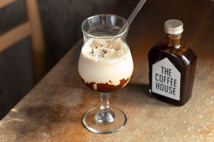 江戸切子のカップで味わう自家焙煎コーヒーと、ビター＆スイートな手作りケーキ／錦糸町「すみだ珈琲」 