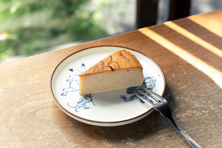 江戸切子のカップで味わう自家焙煎コーヒーと、ビター＆スイートな手作りケーキ／錦糸町「すみだ珈琲」 