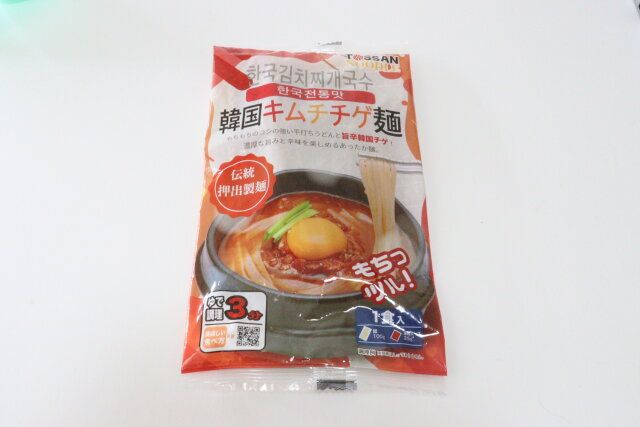ダイソーの韓国キムチチゲ麺のパッケージ
