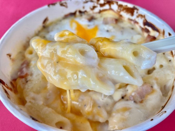 背徳感MAX！ チーズが伸びる「チーズに沼る！月見カルボナーラ風グラタン」