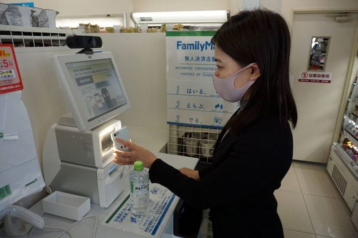 スーパーやコンビニで自分で支払うセルフレジが次々と拡大していますが、操作に慣れないと戸惑ったり、ついつい間違えてしまったりすることも多いと思います。
