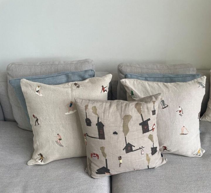 スウェーデンの作家さんによる刺繍のクッションカバー