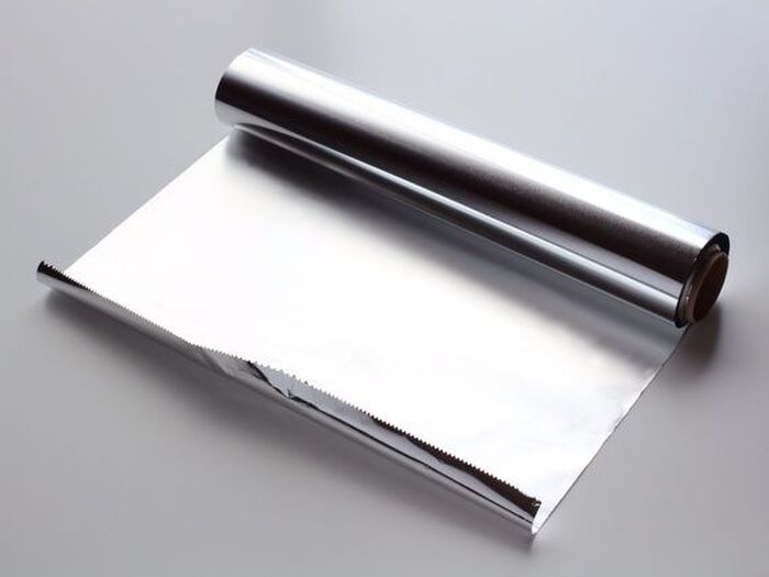 アルミホイルに表裏はあるの？光っているほうが表？