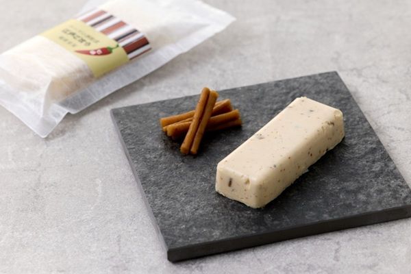 銀座若菜から羽田空港限定商品「チーズの味噌漬 -江戸ごぼう七味-」発売