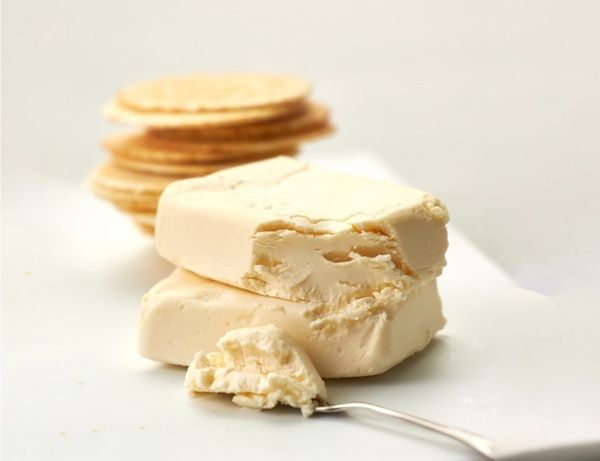 銀座若菜から羽田空港限定商品「チーズの味噌漬 -江戸ごぼう七味-」発売