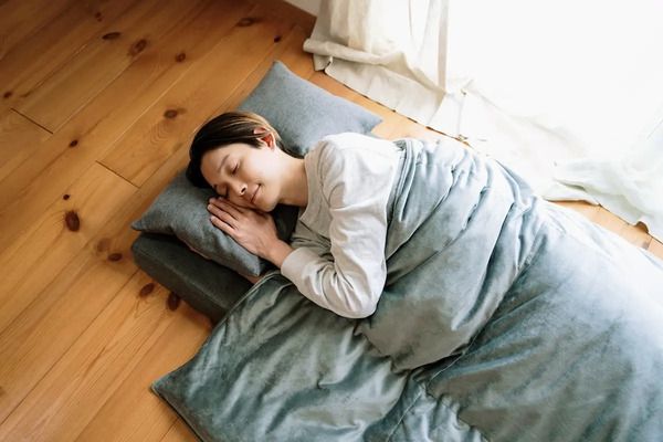 どこでも温かく心地よく眠れる、コンパクトな羽毛掛け布団がクラファンに登場