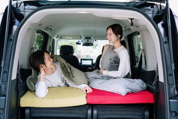 どこでも温かく心地よく眠れる、コンパクトな羽毛掛け布団がクラファンに登場