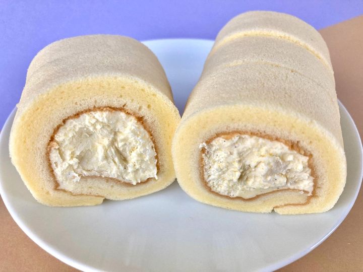 とっても甘くてモッチモチ！【ファミマ】満足感がヤバい新作ロールケーキ