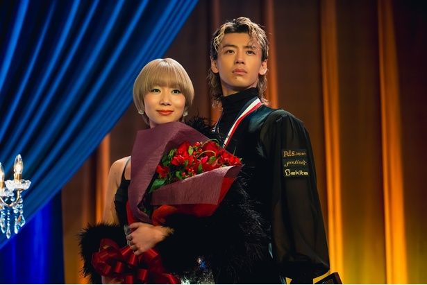 竹内涼真さん演じる主人公・鈴木信也のダンスパートナー役・田嶋アキは土居志央梨さんが抜擢