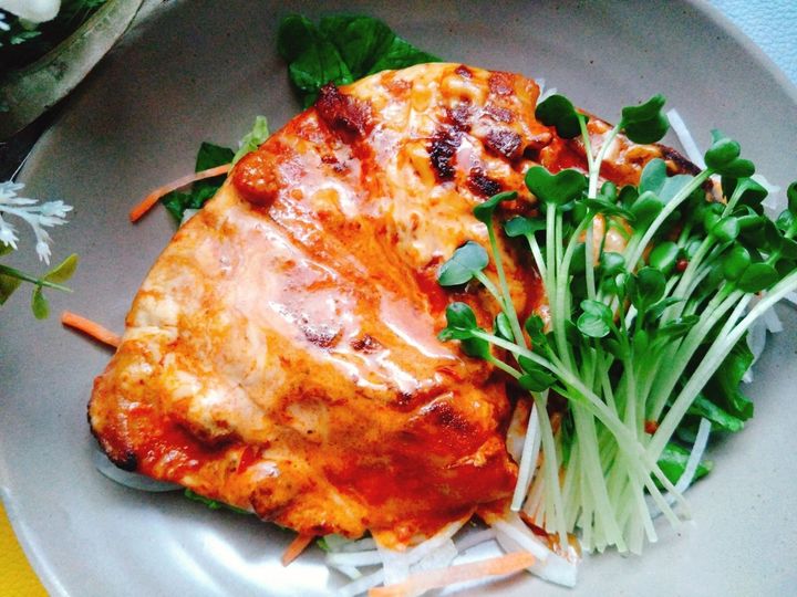 切り込み入れてお肉柔らか。スパイシーチキンチリマヨ焼き